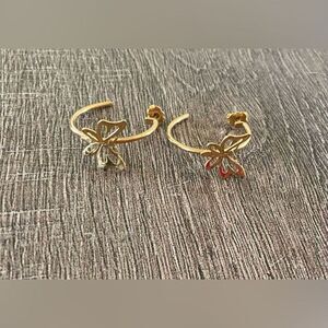 Vintage women’s metal butterfly hoop earrings, gold color, 90’s, coquette